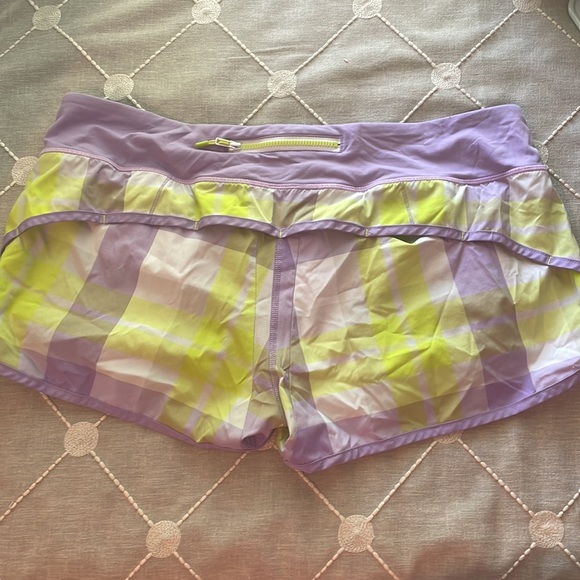 Lululemon speed up shorts size 10 - Picture 2 of 3